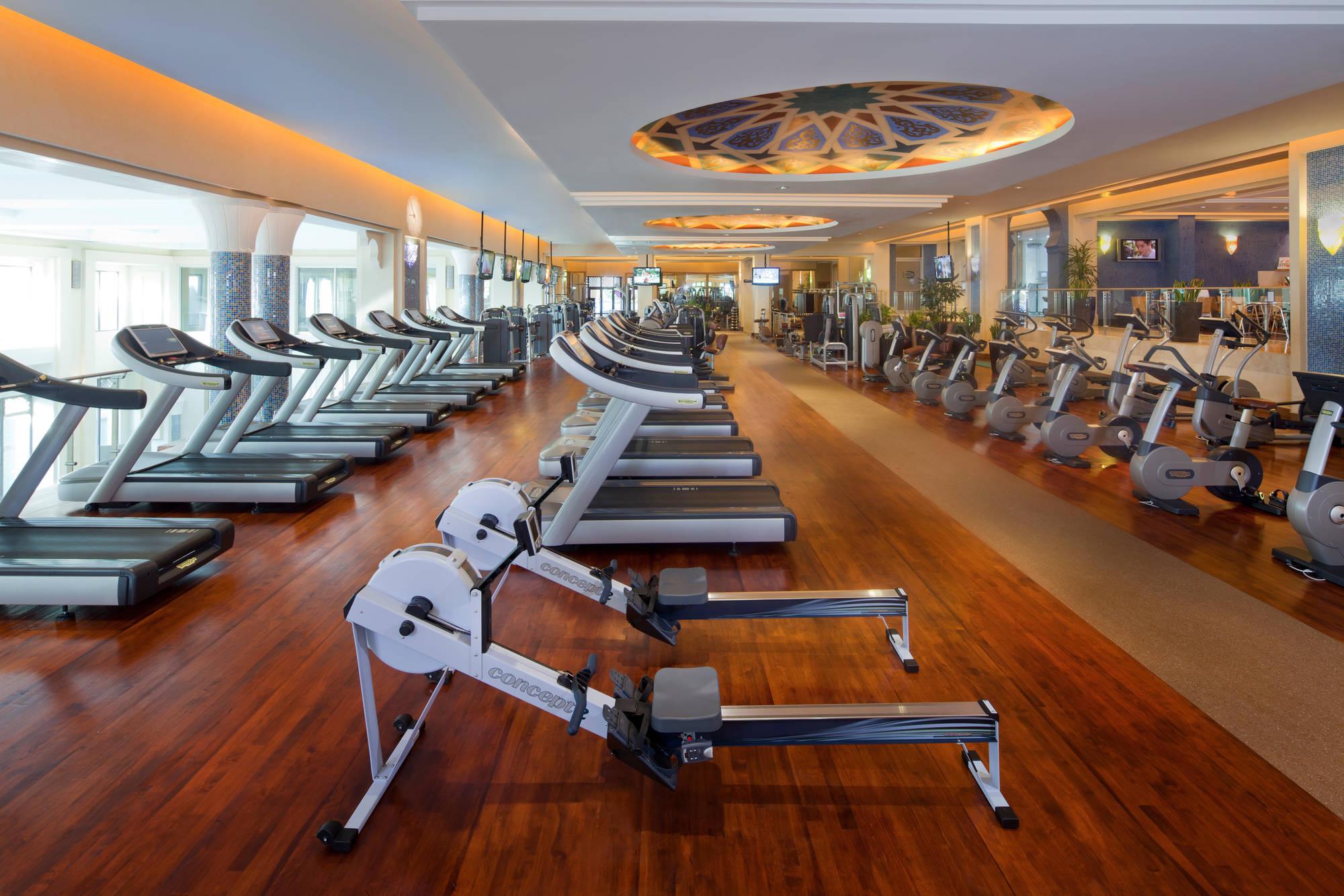 Jumeirah Mina Al Salam Dubai Eksteriør bilde A gym at a hotel
