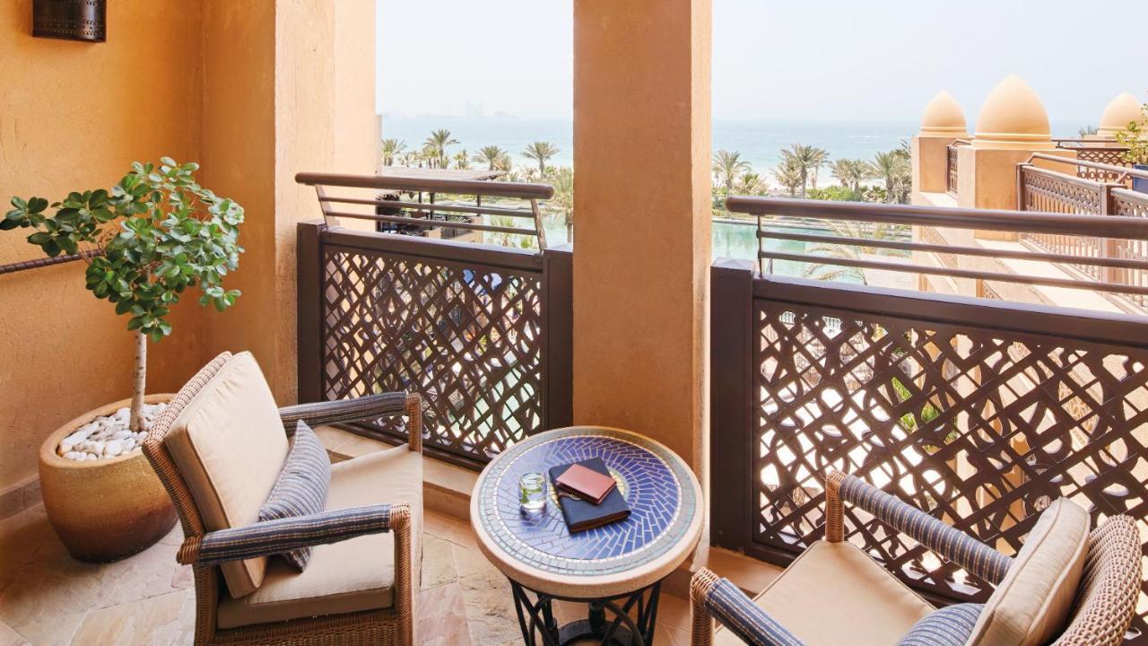 Jumeirah Mina Al Salam Dubai Eksteriør bilde A balcony at Jumeirah Atlantis