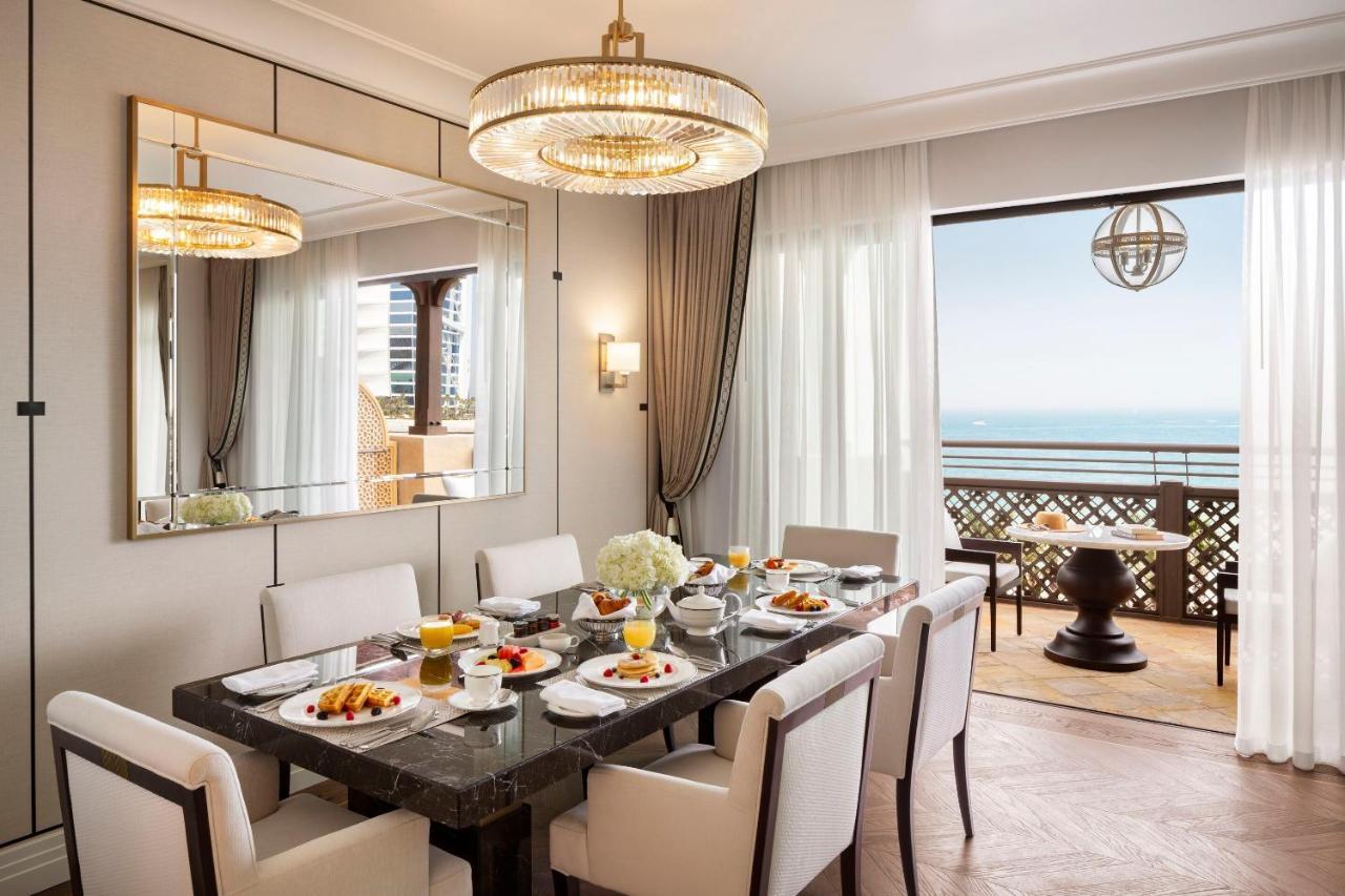 Jumeirah Mina Al Salam Dubai Eksteriør bilde A dining room at the Four Seasons Hotel
