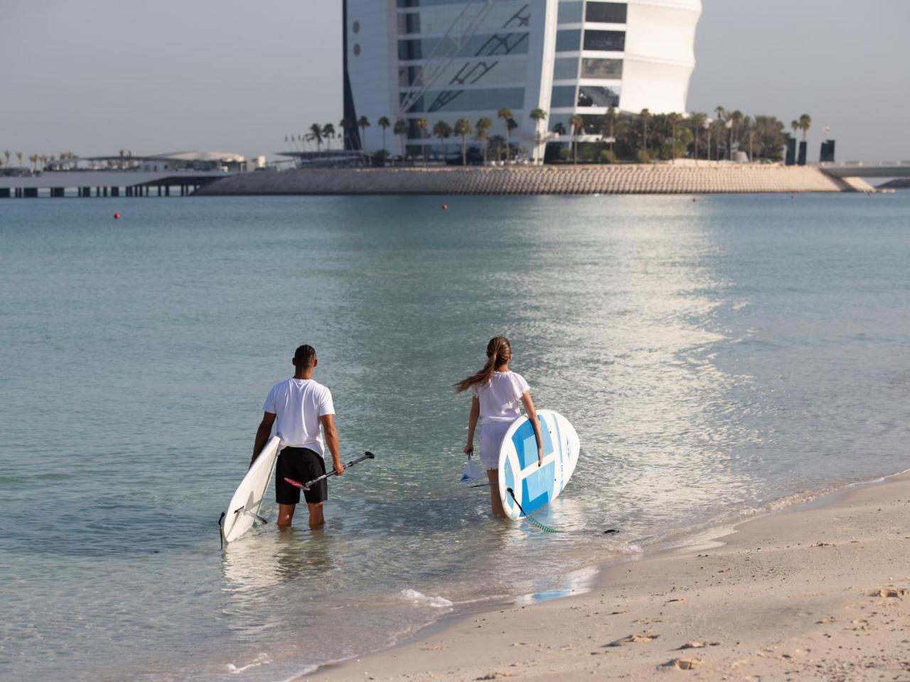 Jumeirah Mina Al Salam Dubai Eksteriør bilde Stand Up Paddle Boarders in Dubai